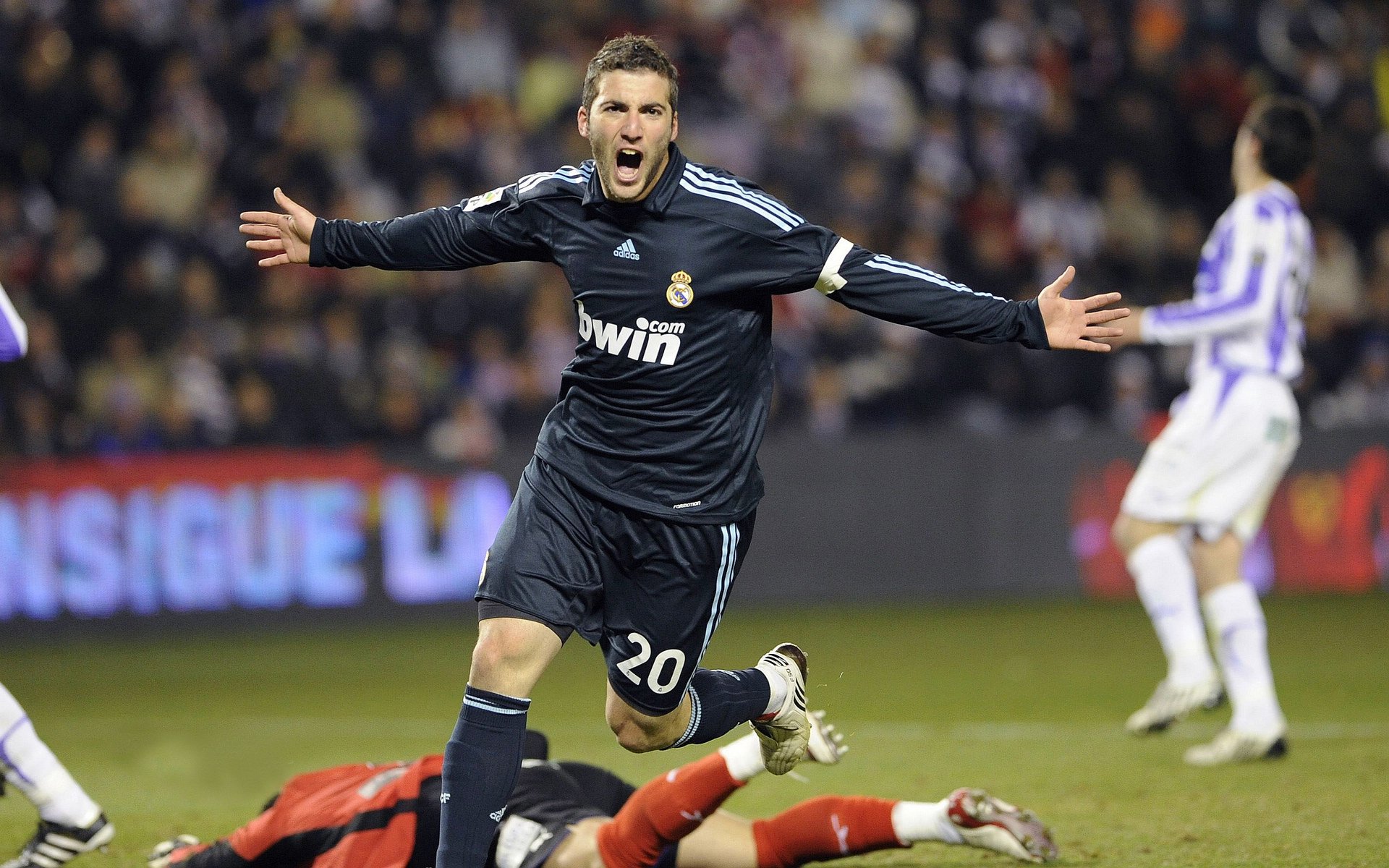 羽毛球混双组合打出精彩配合